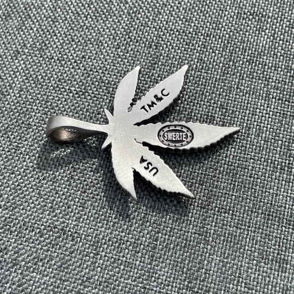 Pot Leaf Silver or Pewter? Necklace / Bracelet Pendant Charm TM&C - Picture 2 of 7